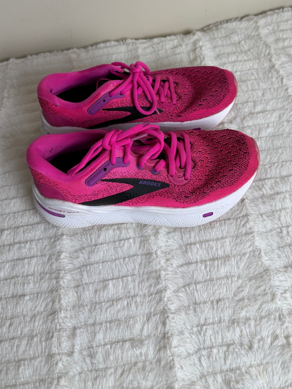 Brooks Women's Pink Athletic Running Shoes